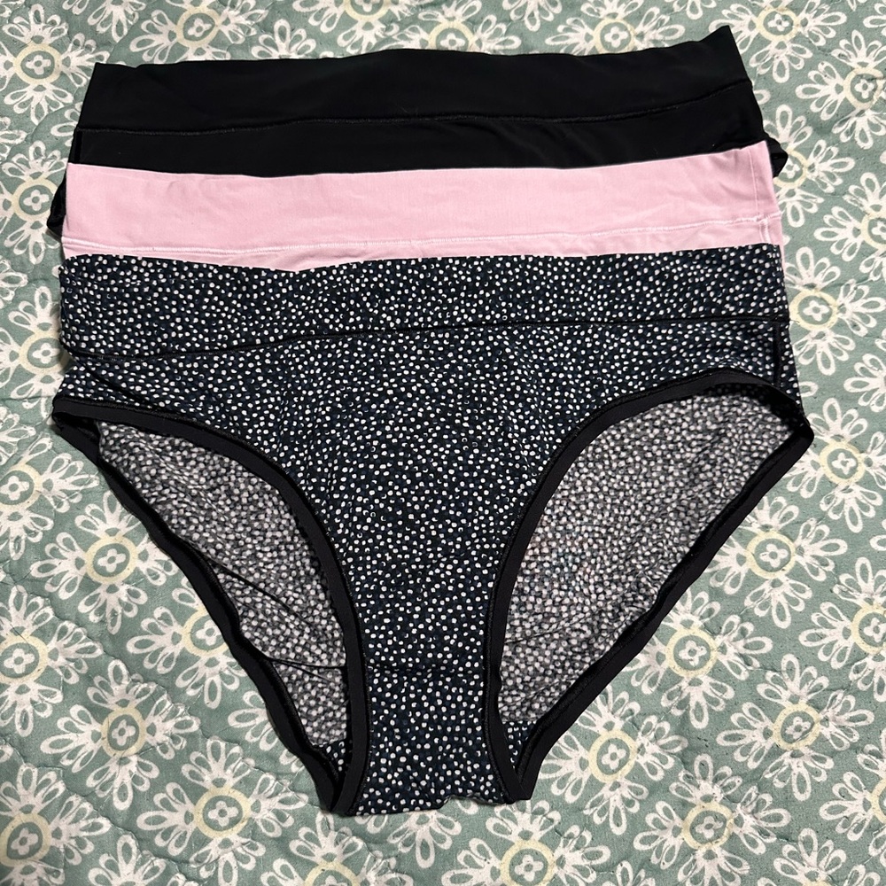 Lululemon UnderEase High-Rise Bikini Underwear
3 Pack